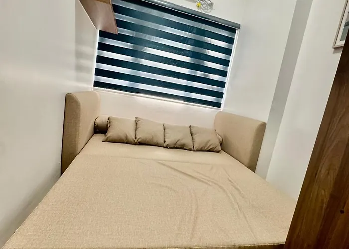 2br Qc Furnished W 300mbps Net Free Pool Use 3*
