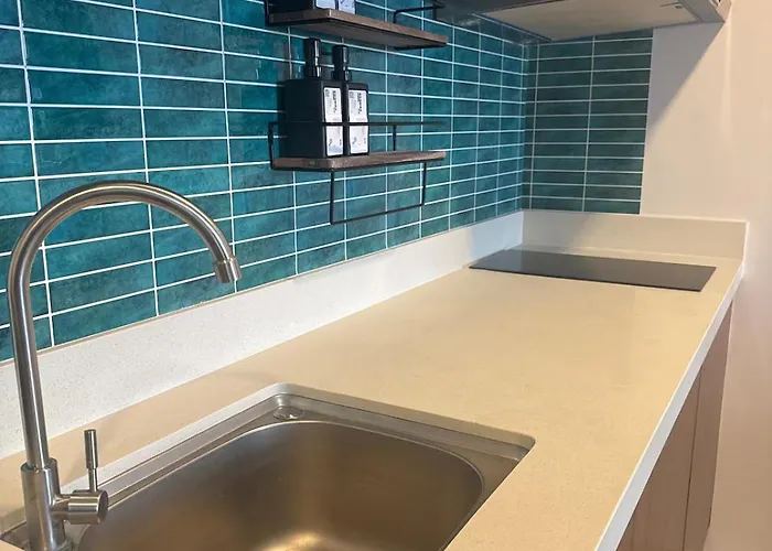 2br Qc Furnished W 300mbps Net Free Pool Use 3*